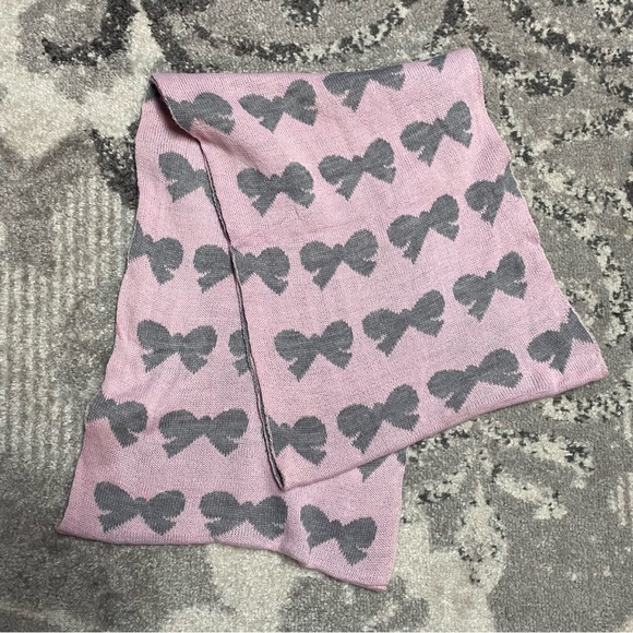 Charming Charlie Reversible Pink Grey Bow Infinity Scarf - Picture 2 of 10